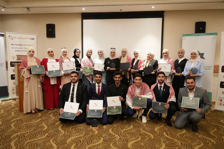 03Nashama7graduation_ITSCT